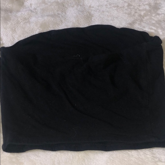 Simple Black Crop Top - Picture 2 of 2